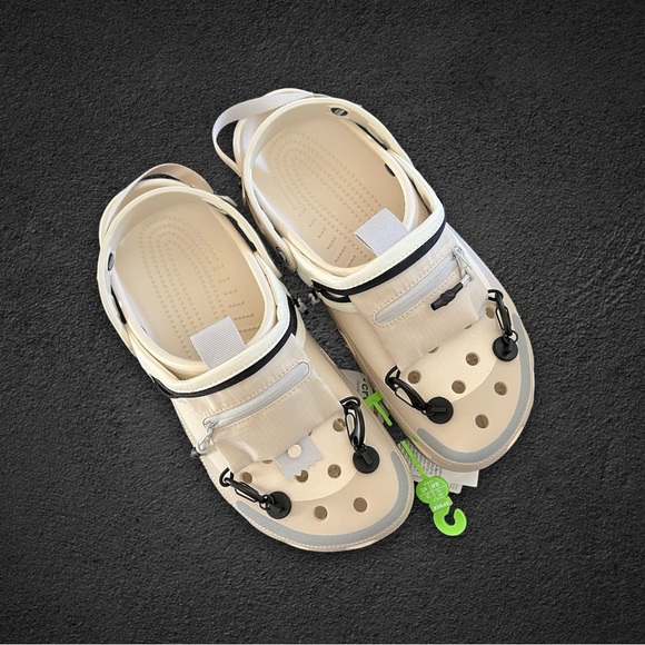 💚NWT💚 CROCS Classic Venture Pack 2 Clogs - Picture 1 of 7